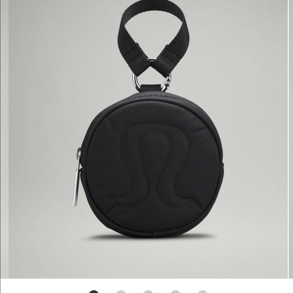 Lululemon logo pouch black NWT